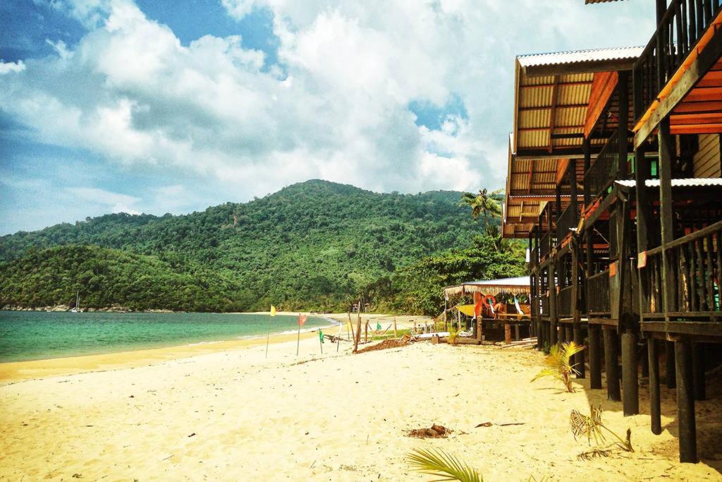 Beachfront Hut Downstairs Astra - Beach Shack Chalet Kampong Juara Exterior photo